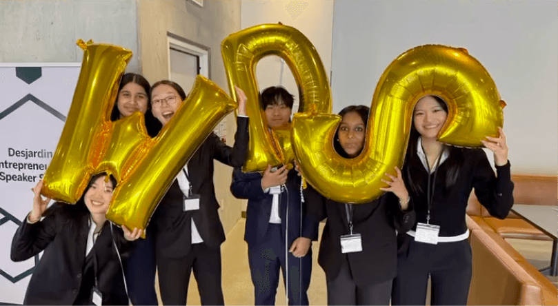 Members holding gold WDS balloons